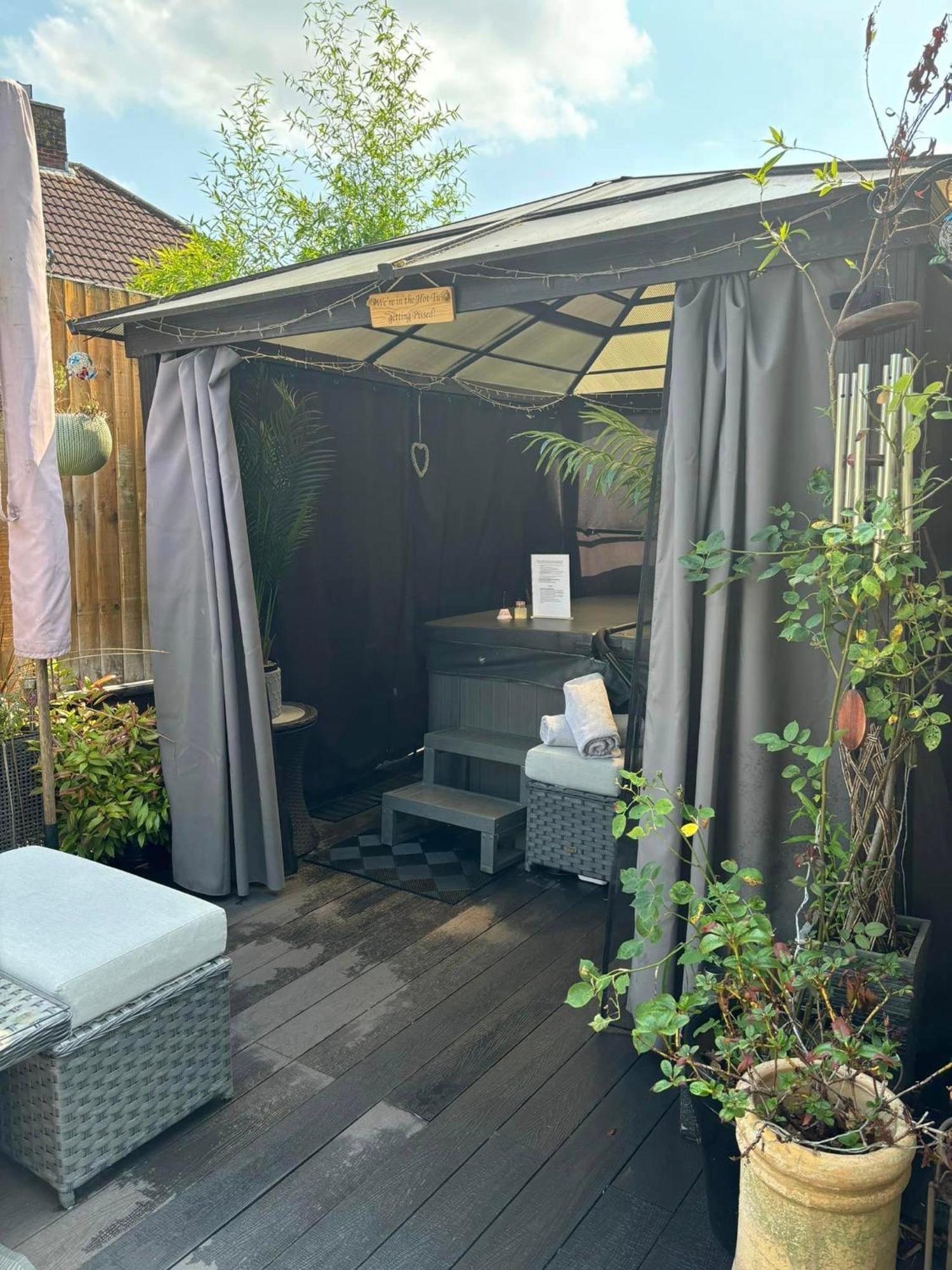 Secret Gem Full Size Hot Tub 1 Bed Garden Flat Leilighet Bournemouth Eksteriør bilde
