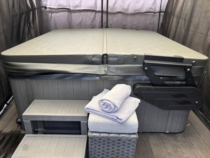 Secret Gem Full Size Hot Tub 1 Bed Garden Flat Leilighet Bournemouth Eksteriør bilde