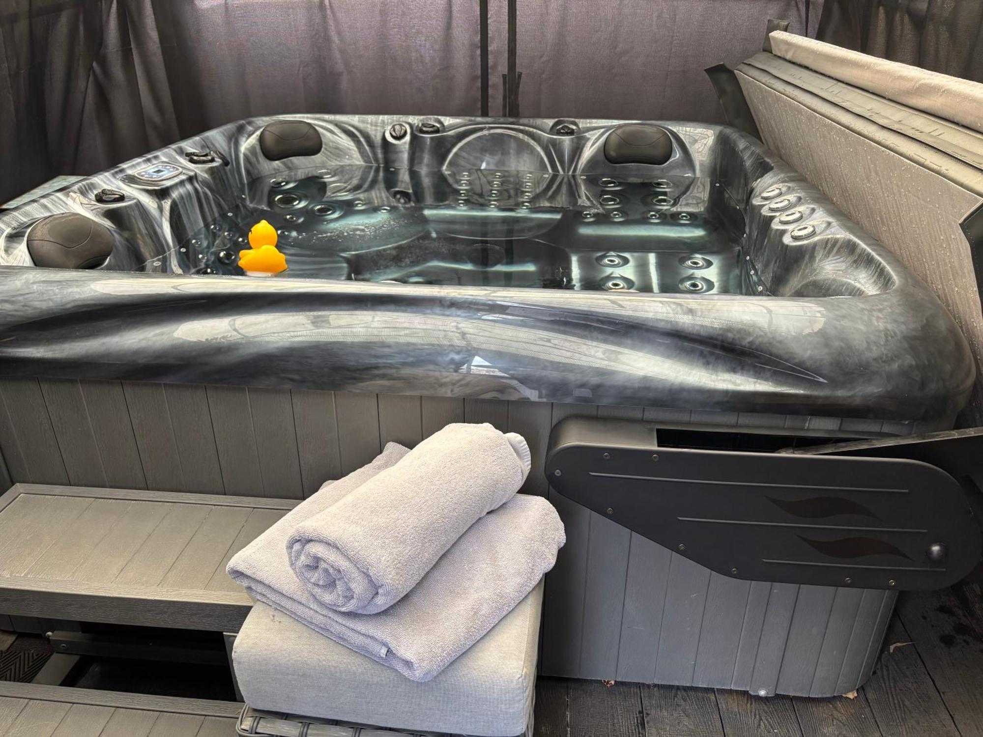 Secret Gem Full Size Hot Tub 1 Bed Garden Flat Leilighet Bournemouth Eksteriør bilde